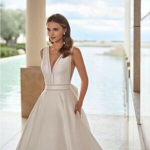 Rosa Clara Ivory V-Neck Wedding Gown